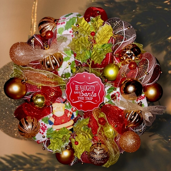 CHRISTMAS SANTA CLAUS RED & GREEN WREATH - Picture 3 of 8